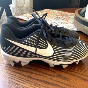 Nike size 5.5 boys cleats